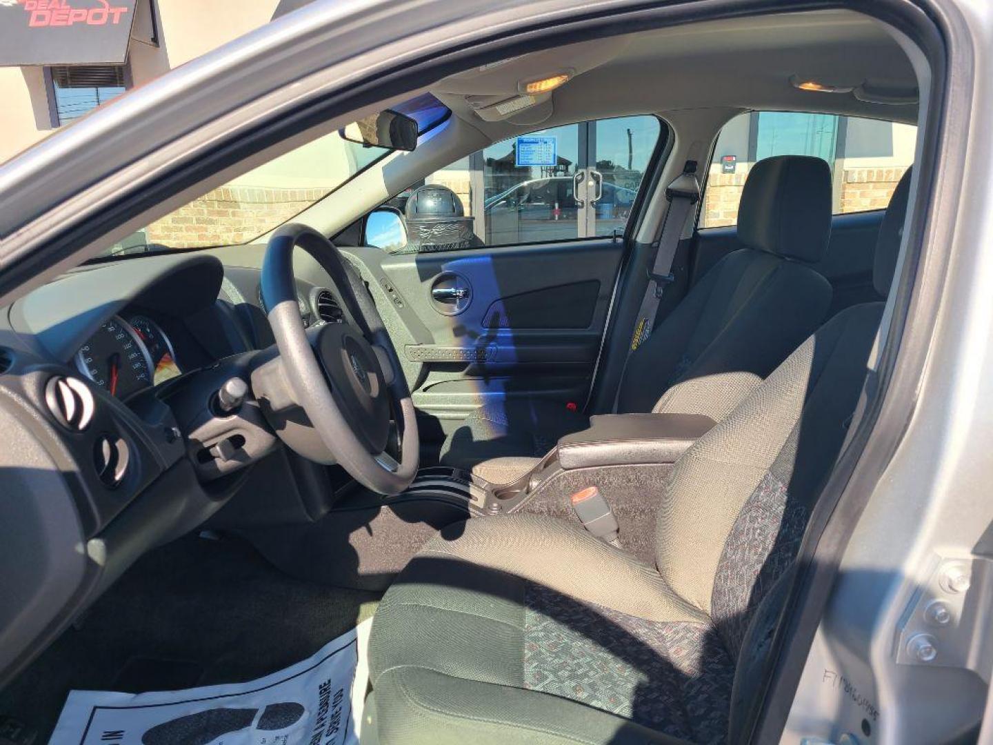 2004 SILVER PONTIAC GRAND PRIX GT (2G2WP522941) with an 3.8L engine, Automatic transmission, located at 13640 E Wade Hampton Blvd, Greer, SC, 29651, (864) 848-4040, 34.950825, -82.197464 - Photo#9