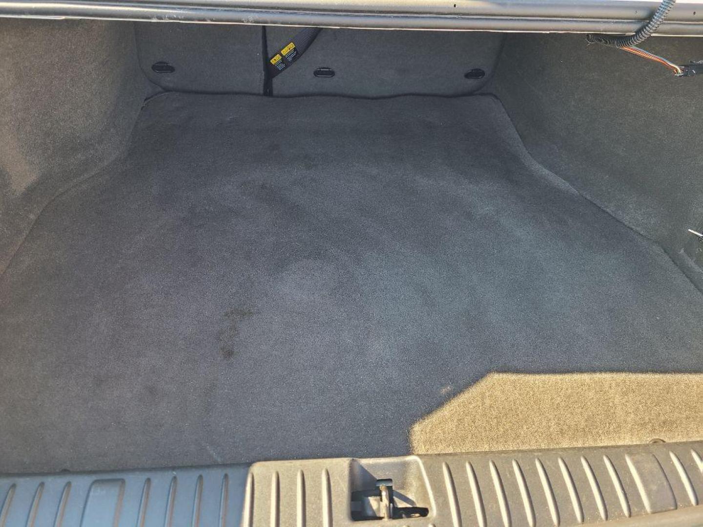 2004 SILVER PONTIAC GRAND PRIX GT (2G2WP522941) with an 3.8L engine, Automatic transmission, located at 13640 E Wade Hampton Blvd, Greer, SC, 29651, (864) 848-4040, 34.950825, -82.197464 - Photo#7