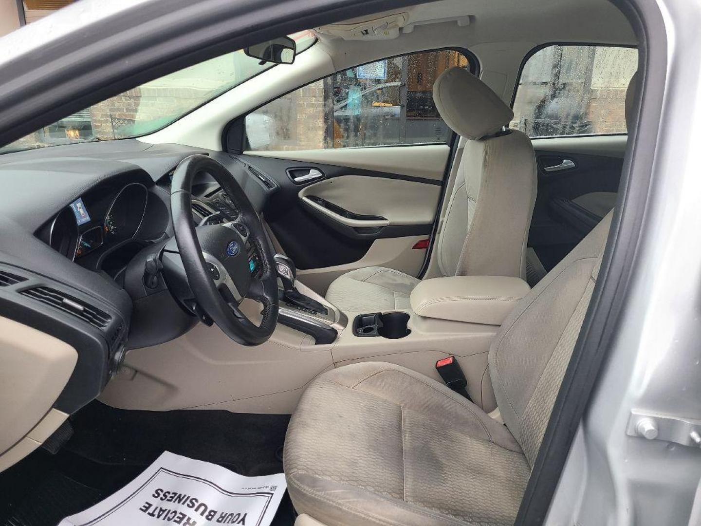 2012 SILVER FORD FOCUS SEL (1FAHP3H28CL) with an 2.0L engine, Automatic transmission, located at 13640 E Wade Hampton Blvd, Greer, SC, 29651, (864) 848-4040, 34.950825, -82.197464 - Photo#9