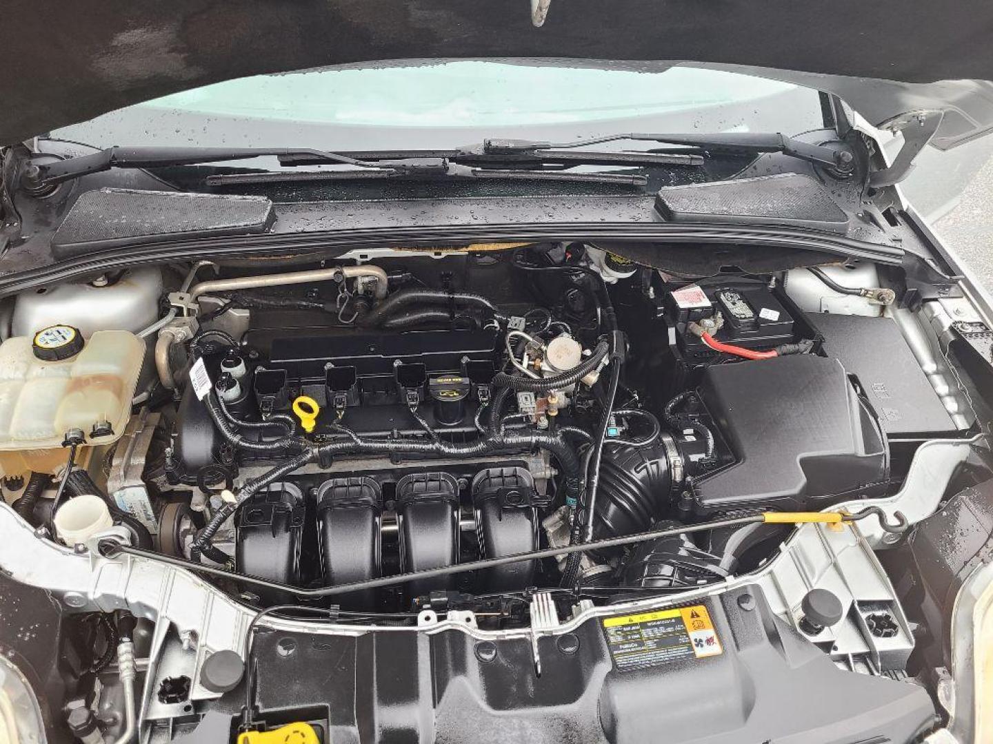 2012 SILVER FORD FOCUS SEL (1FAHP3H28CL) with an 2.0L engine, Automatic transmission, located at 13640 E Wade Hampton Blvd, Greer, SC, 29651, (864) 848-4040, 34.950825, -82.197464 - Photo#11