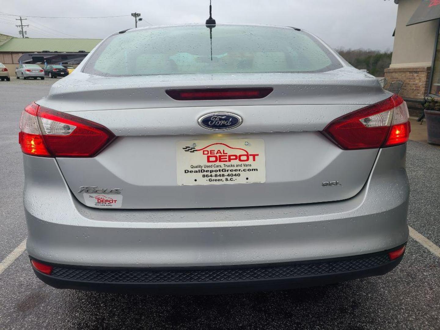 2012 SILVER FORD FOCUS SEL (1FAHP3H28CL) with an 2.0L engine, Automatic transmission, located at 13640 E Wade Hampton Blvd, Greer, SC, 29651, (864) 848-4040, 34.950825, -82.197464 - Photo#5