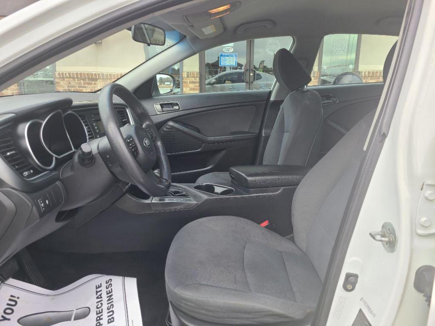 2015 WHITE KIA OPTIMA LX (KNAGM4A77F5) with an 2.4L engine, Automatic transmission, located at 13640 E Wade Hampton Blvd, Greer, SC, 29651, (864) 848-4040, 34.950825, -82.197464 - Photo#9