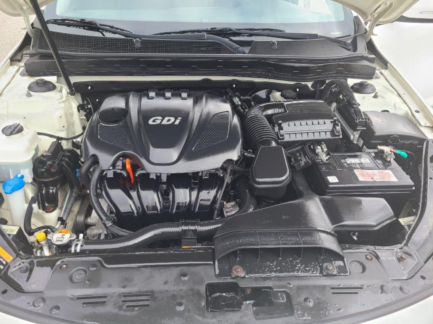 2015 WHITE KIA OPTIMA LX (KNAGM4A77F5) with an 2.4L engine, Automatic transmission, located at 13640 E Wade Hampton Blvd, Greer, SC, 29651, (864) 848-4040, 34.950825, -82.197464 - Photo#11