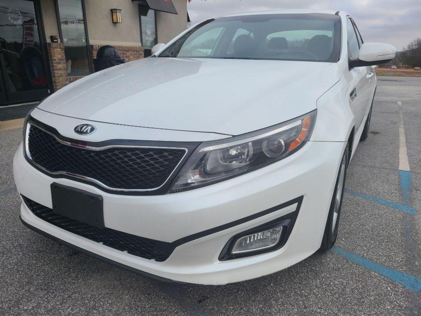 2015 WHITE KIA OPTIMA LX (KNAGM4A77F5) with an 2.4L engine, Automatic transmission, located at 13640 E Wade Hampton Blvd, Greer, SC, 29651, (864) 848-4040, 34.950825, -82.197464 - Photo#1