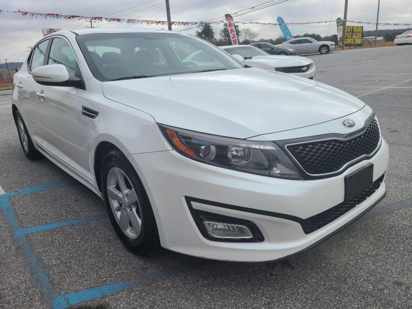 2015 WHITE KIA OPTIMA LX (KNAGM4A77F5) with an 2.4L engine, Automatic transmission, located at 13640 E Wade Hampton Blvd, Greer, SC, 29651, (864) 848-4040, 34.950825, -82.197464 - Photo#3