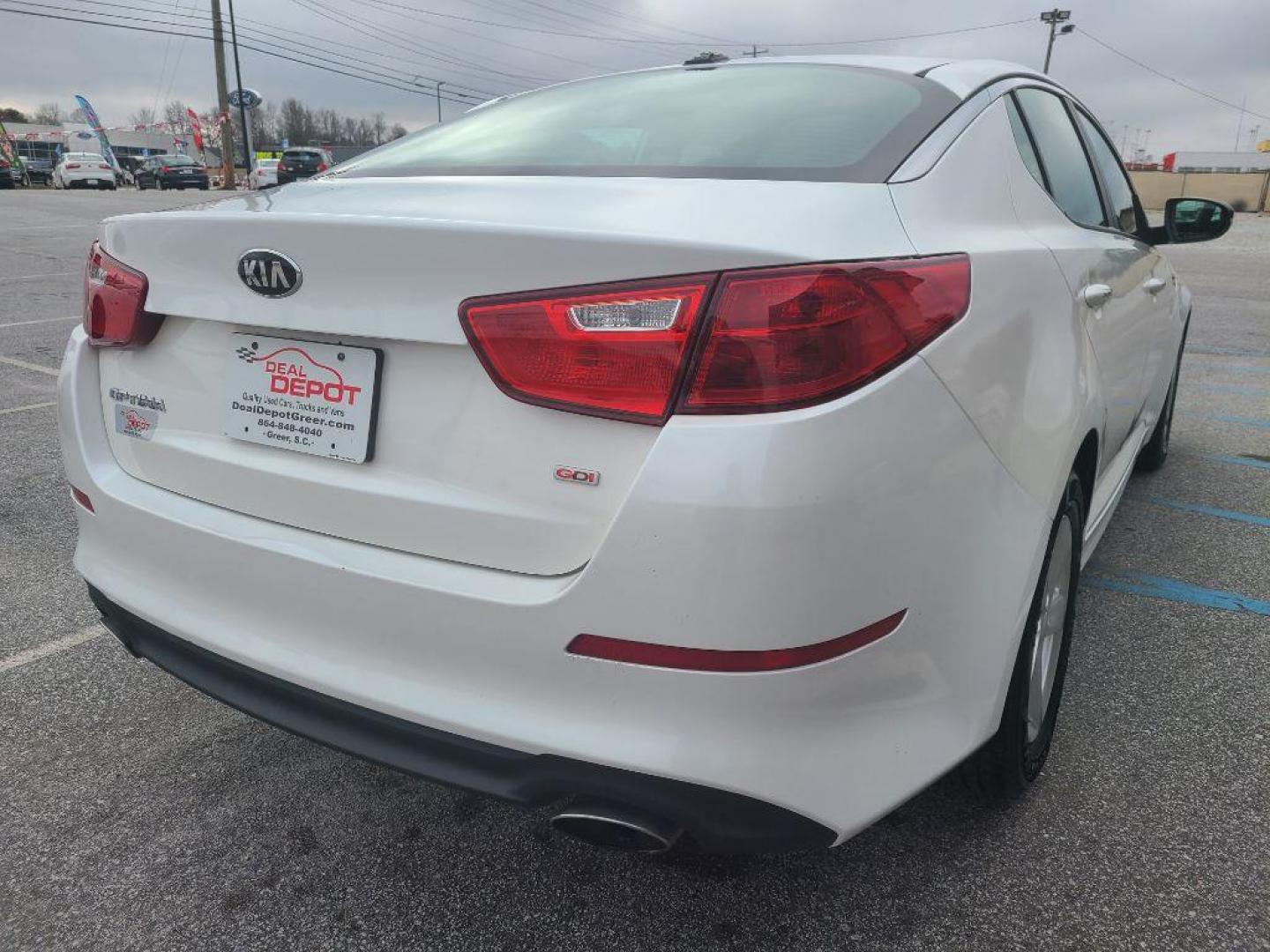 2015 WHITE KIA OPTIMA LX (KNAGM4A77F5) with an 2.4L engine, Automatic transmission, located at 13640 E Wade Hampton Blvd, Greer, SC, 29651, (864) 848-4040, 34.950825, -82.197464 - Photo#6