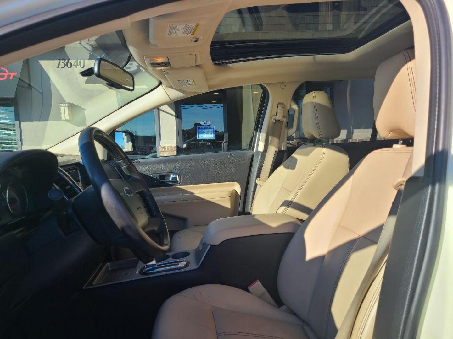 2008 WHITE FORD EDGE LIMITED (2FMDK49C68B) with an 3.5L engine, Automatic transmission, located at 13640 E Wade Hampton Blvd, Greer, SC, 29651, (864) 848-4040, 34.950825, -82.197464 - Photo#9