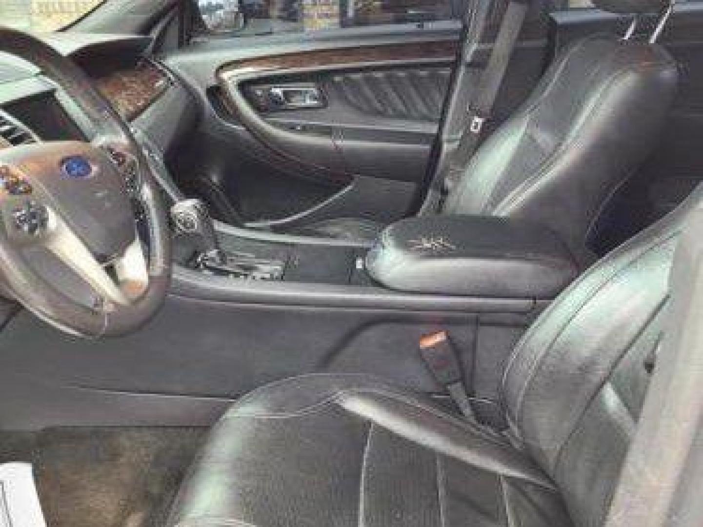 2015 BURG FORD TAURUS LIMITED (1FAHP2F86FG) with an 3.5L engine, Automatic transmission, located at 13640 E Wade Hampton Blvd, Greer, SC, 29651, (864) 848-4040, 34.950825, -82.197464 - Photo#9