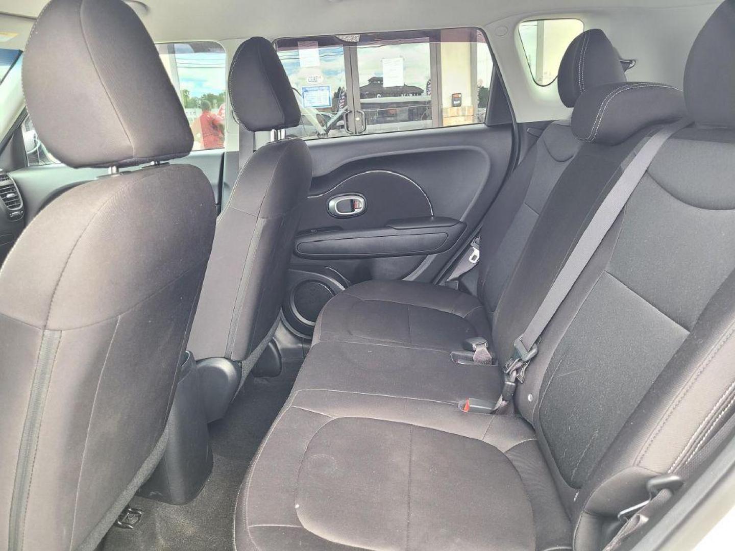 2016 WHITE KIA SOUL (KNDJN2A26G7) with an 1.6L engine, 6-Speed Manual transmission, located at 13640 E Wade Hampton Blvd, Greer, SC, 29651, (864) 848-4040, 34.950825, -82.197464 - Photo#11