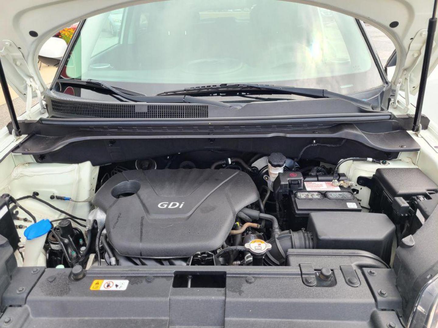 2016 WHITE KIA SOUL (KNDJN2A26G7) with an 1.6L engine, 6-Speed Manual transmission, located at 13640 E Wade Hampton Blvd, Greer, SC, 29651, (864) 848-4040, 34.950825, -82.197464 - Photo#12