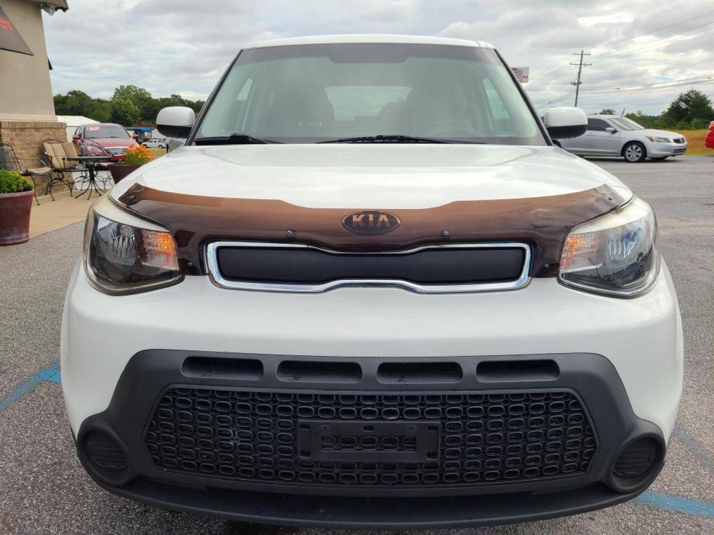 2016 WHITE KIA SOUL (KNDJN2A26G7) with an 1.6L engine, 6-Speed Manual transmission, located at 13640 E Wade Hampton Blvd, Greer, SC, 29651, (864) 848-4040, 34.950825, -82.197464 - Photo#2