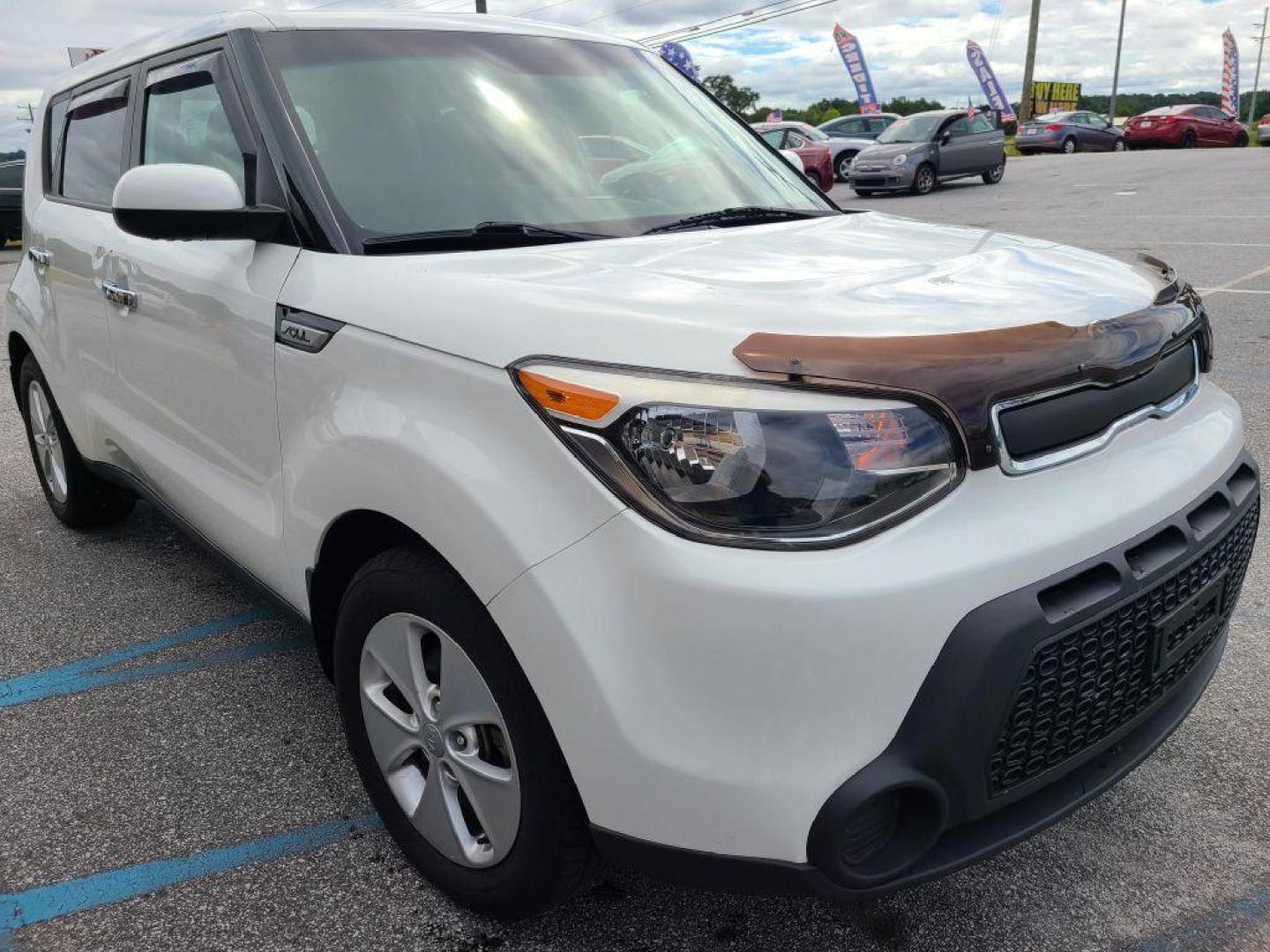 2016 WHITE KIA SOUL (KNDJN2A26G7) with an 1.6L engine, 6-Speed Manual transmission, located at 13640 E Wade Hampton Blvd, Greer, SC, 29651, (864) 848-4040, 34.950825, -82.197464 - Photo#3