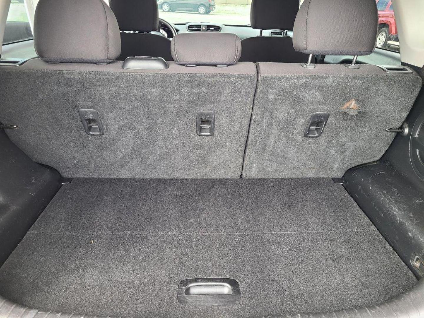 2016 WHITE KIA SOUL (KNDJN2A26G7) with an 1.6L engine, 6-Speed Manual transmission, located at 13640 E Wade Hampton Blvd, Greer, SC, 29651, (864) 848-4040, 34.950825, -82.197464 - Photo#7