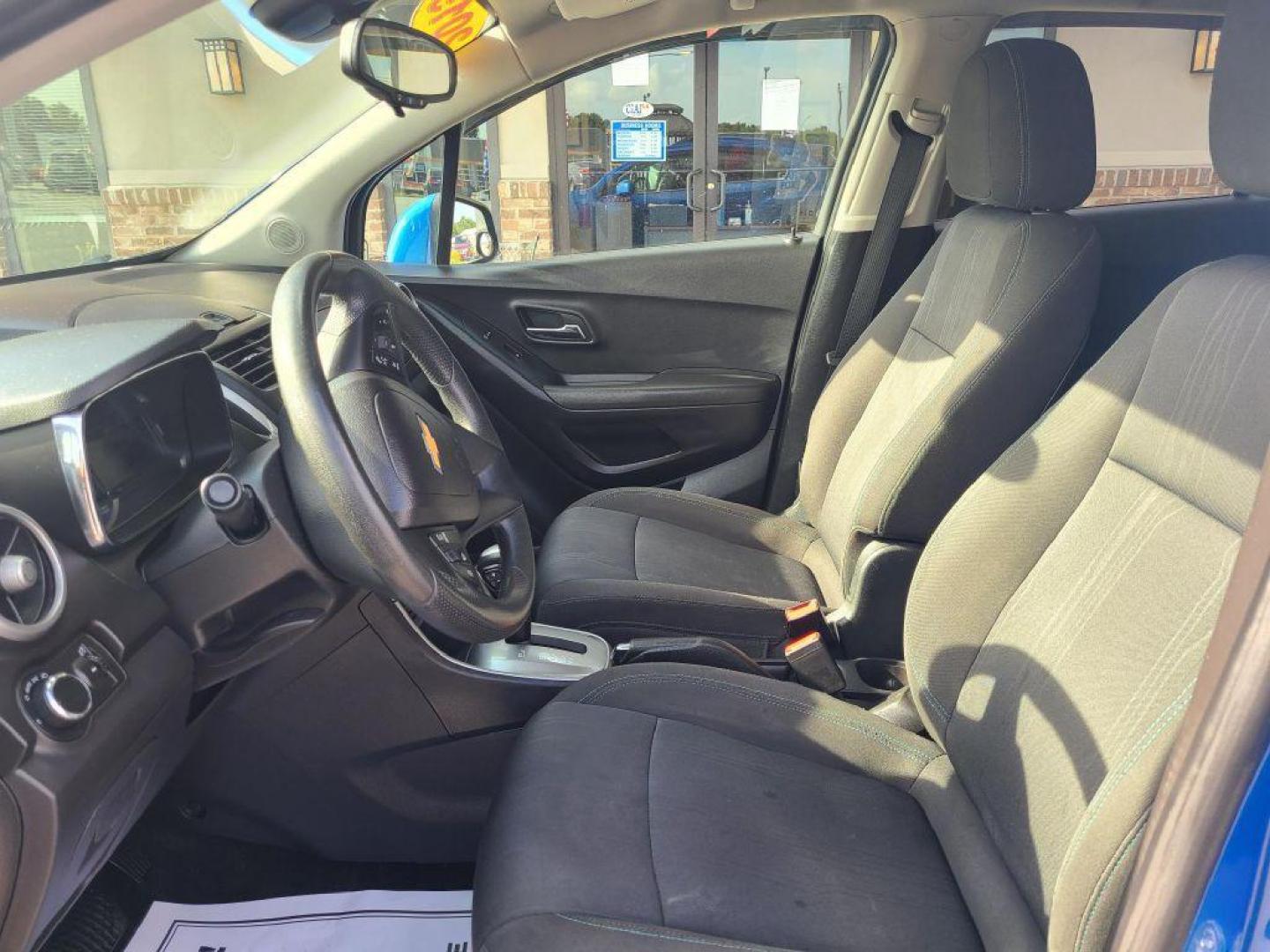 2015 BLUE CHEVROLET TRAX 1LT (KL7CJLSB2FB) with an 1.4L engine, Automatic transmission, located at 13640 E Wade Hampton Blvd, Greer, SC, 29651, (864) 848-4040, 34.950825, -82.197464 - Photo#9