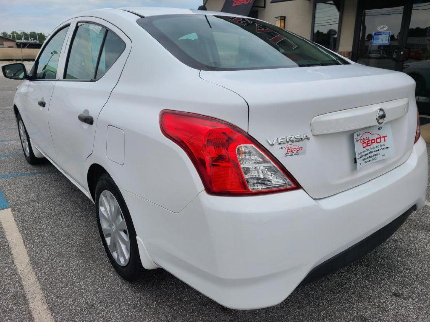 2017 WHITE NISSAN VERSA S (3N1CN7AP7HL) with an 1.6L engine, Continuously Variable transmission, located at 13640 E Wade Hampton Blvd, Greer, SC, 29651, (864) 848-4040, 34.950825, -82.197464 - Photo#4