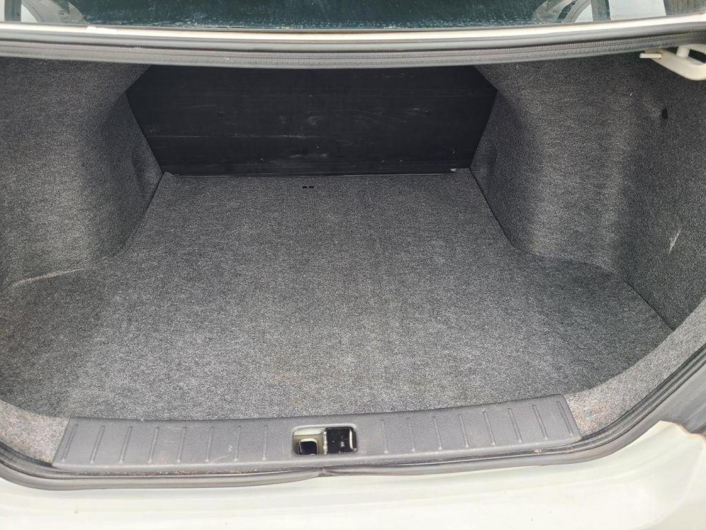 2017 WHITE NISSAN VERSA S (3N1CN7AP7HL) with an 1.6L engine, Continuously Variable transmission, located at 13640 E Wade Hampton Blvd, Greer, SC, 29651, (864) 848-4040, 34.950825, -82.197464 - Photo#7