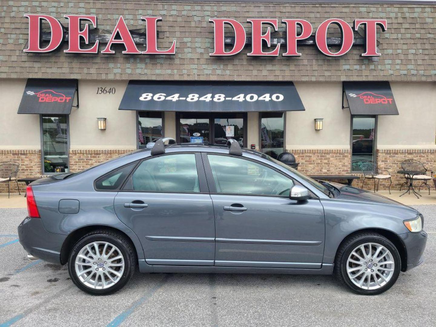 2008 GRAY VOLVO S40 T5 (YV1MH672882) with an 2.5L engine, Automatic transmission, located at 13640 E Wade Hampton Blvd, Greer, SC, 29651, (864) 848-4040, 34.950825, -82.197464 - Photo#12