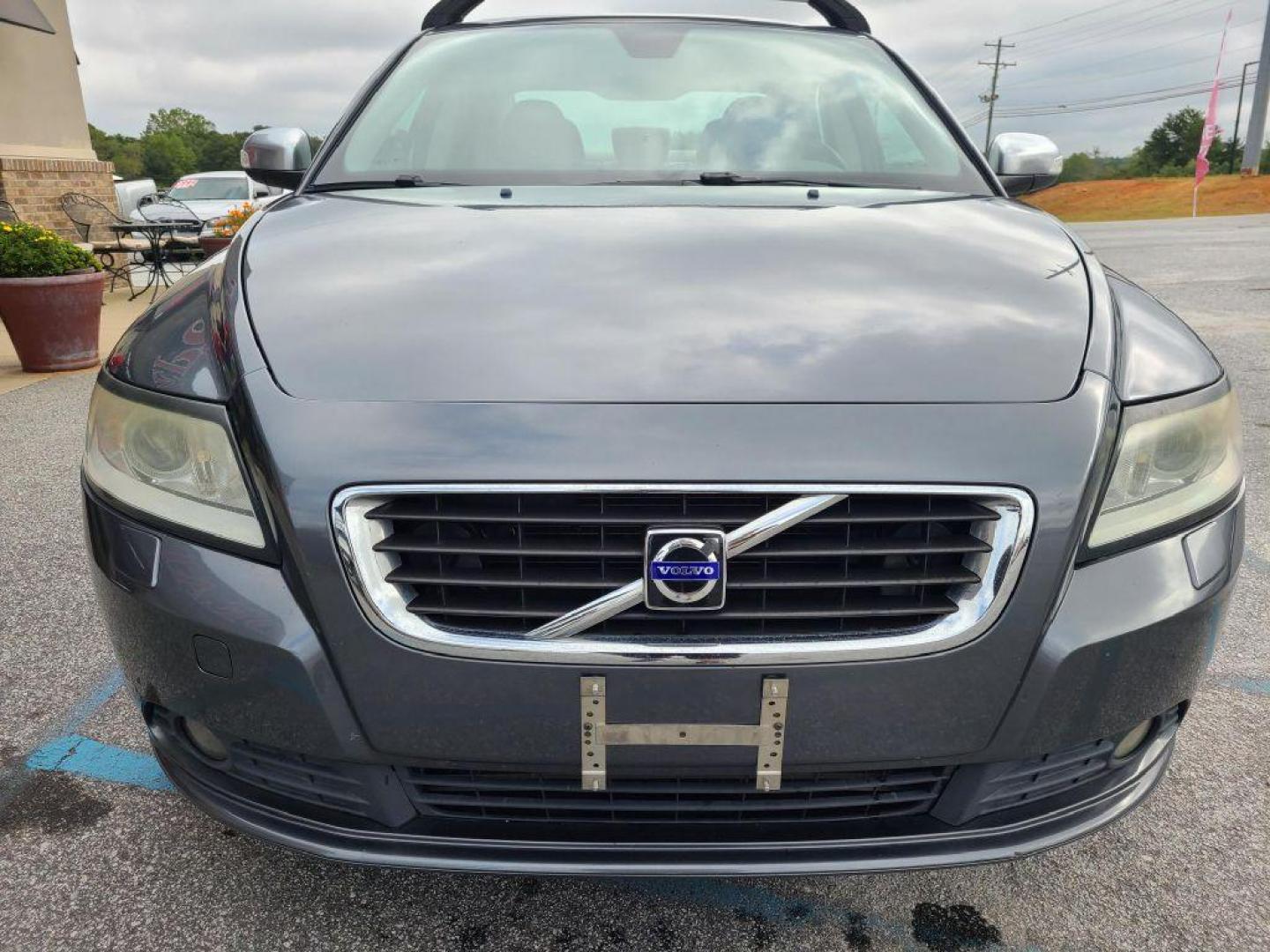2008 GRAY VOLVO S40 T5 (YV1MH672882) with an 2.5L engine, Automatic transmission, located at 13640 E Wade Hampton Blvd, Greer, SC, 29651, (864) 848-4040, 34.950825, -82.197464 - Photo#2