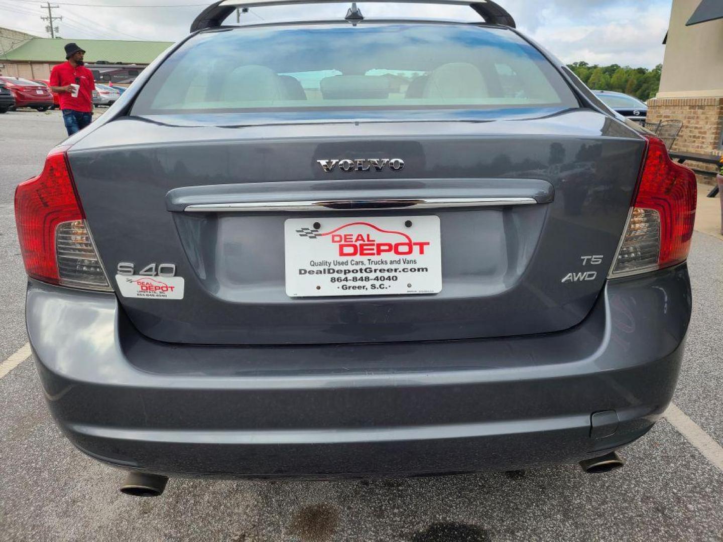2008 GRAY VOLVO S40 T5 (YV1MH672882) with an 2.5L engine, Automatic transmission, located at 13640 E Wade Hampton Blvd, Greer, SC, 29651, (864) 848-4040, 34.950825, -82.197464 - Photo#5