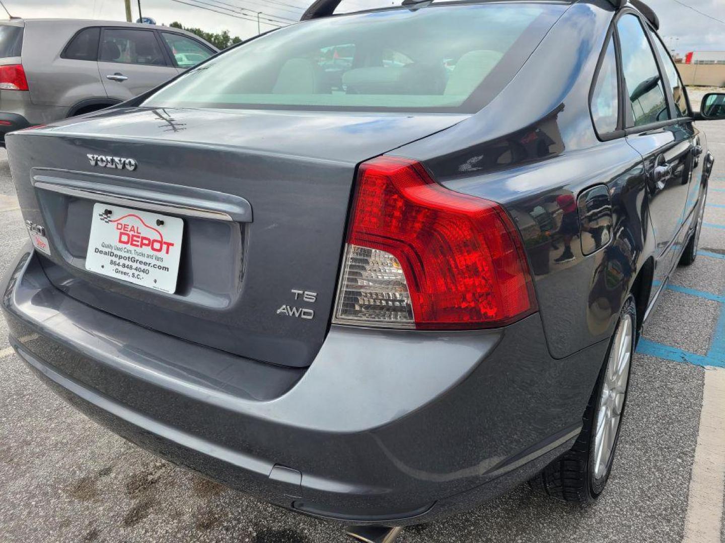 2008 GRAY VOLVO S40 T5 (YV1MH672882) with an 2.5L engine, Automatic transmission, located at 13640 E Wade Hampton Blvd, Greer, SC, 29651, (864) 848-4040, 34.950825, -82.197464 - Photo#6