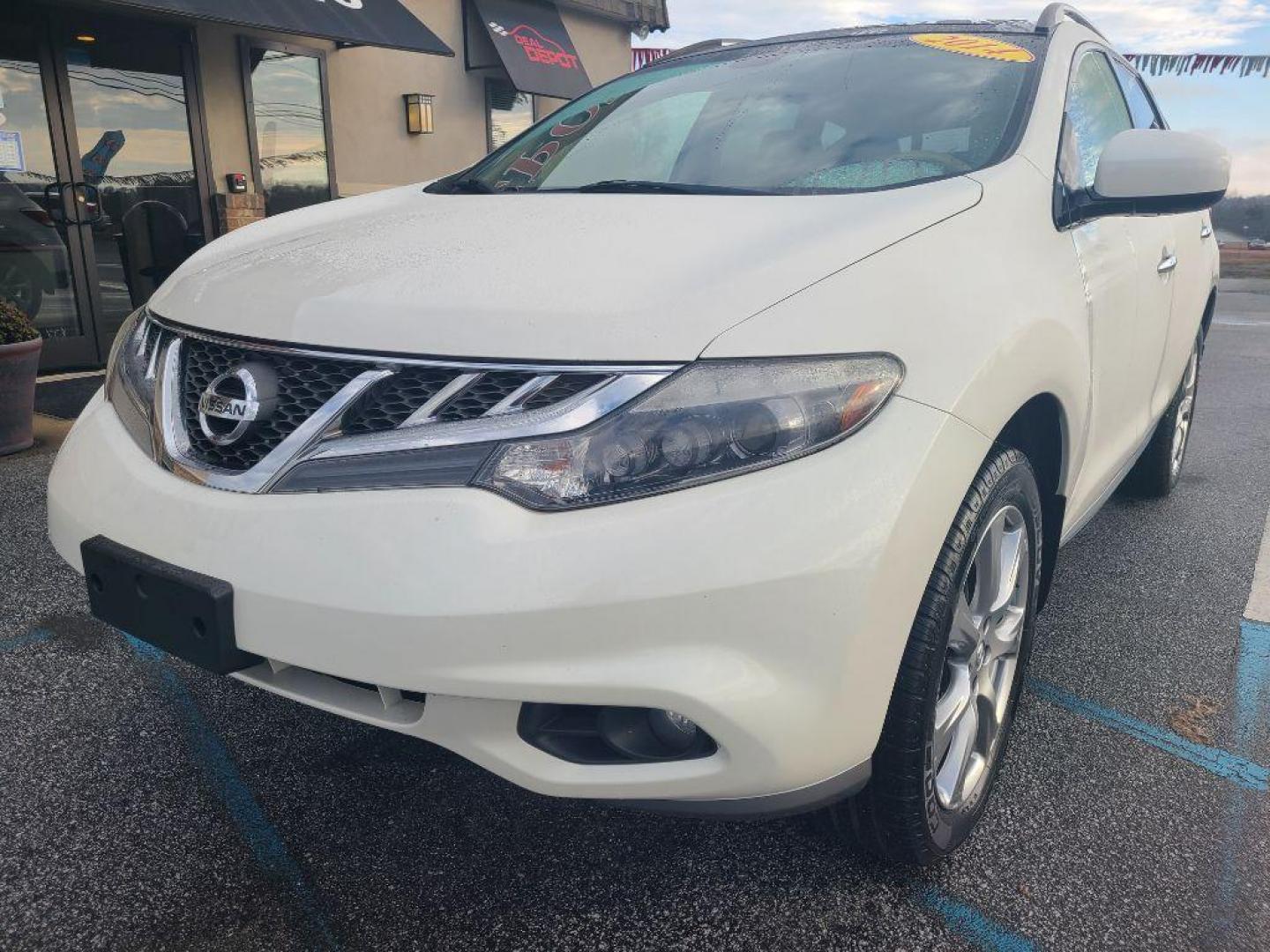 2014 WHITE NISSAN MURANO PLATINUM EDITION (JN8AZ1MW1EW) with an 3.5L engine, Continuously Variable transmission, located at 13640 E Wade Hampton Blvd, Greer, SC, 29651, (864) 848-4040, 34.950825, -82.197464 - Photo#1