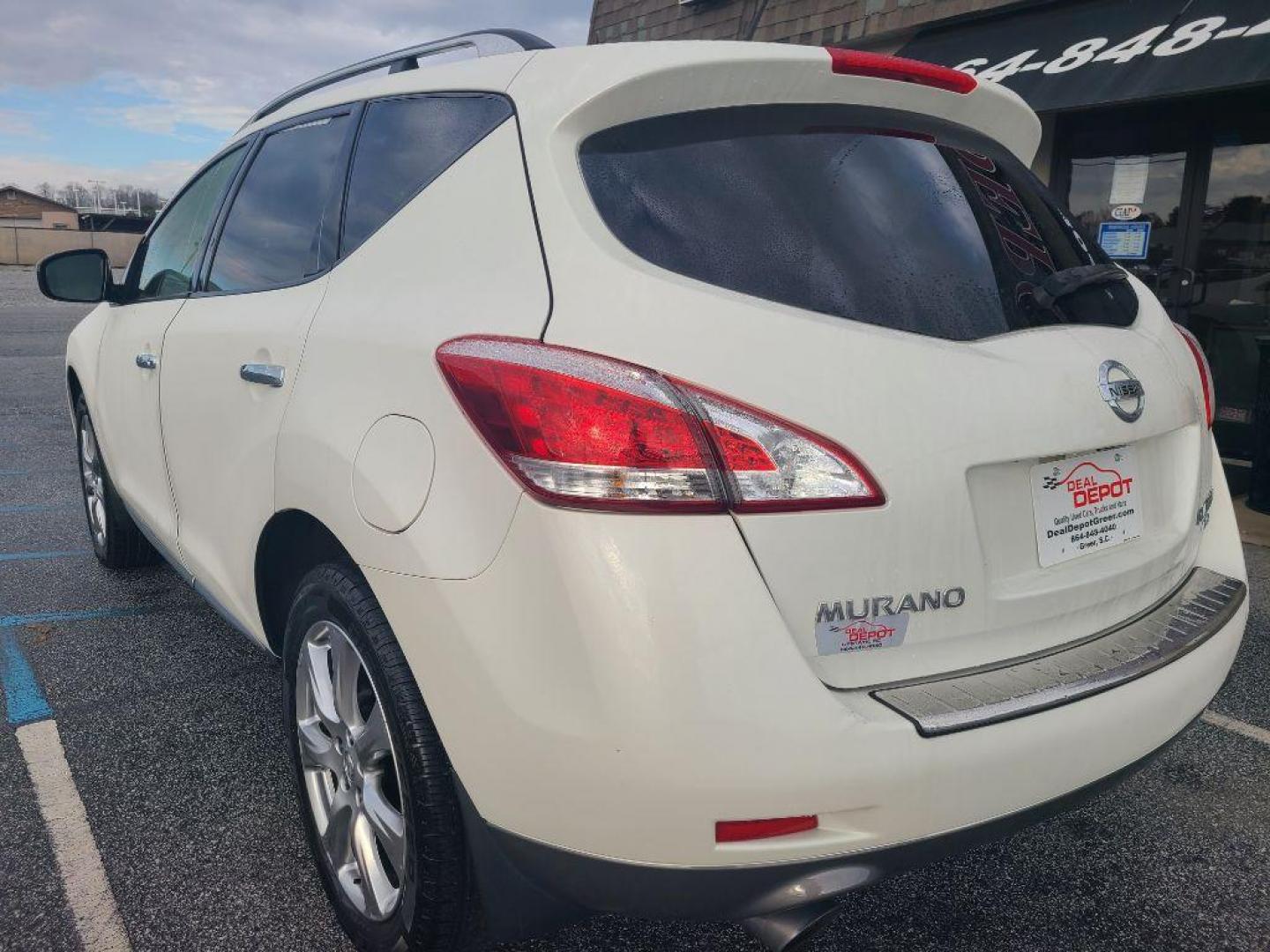 2014 WHITE NISSAN MURANO PLATINUM EDITION (JN8AZ1MW1EW) with an 3.5L engine, Continuously Variable transmission, located at 13640 E Wade Hampton Blvd, Greer, SC, 29651, (864) 848-4040, 34.950825, -82.197464 - Photo#4