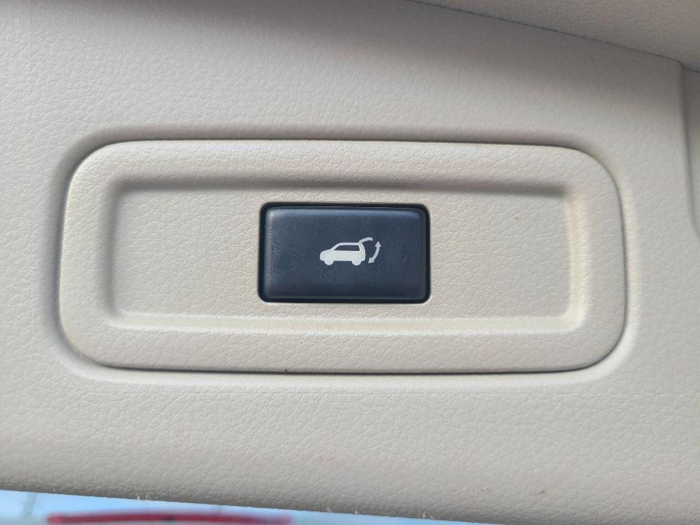 2014 WHITE NISSAN MURANO PLATINUM EDITION (JN8AZ1MW1EW) with an 3.5L engine, Continuously Variable transmission, located at 13640 E Wade Hampton Blvd, Greer, SC, 29651, (864) 848-4040, 34.950825, -82.197464 - Photo#8