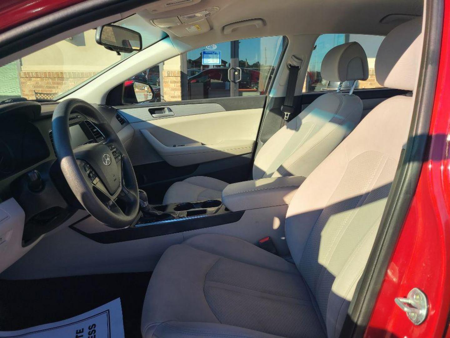 2016 RED HYUNDAI SONATA BASE (5NPE24AF7GH) with an 2.4L engine, Automatic transmission, located at 13640 E Wade Hampton Blvd, Greer, SC, 29651, (864) 848-4040, 34.950825, -82.197464 - Photo#9