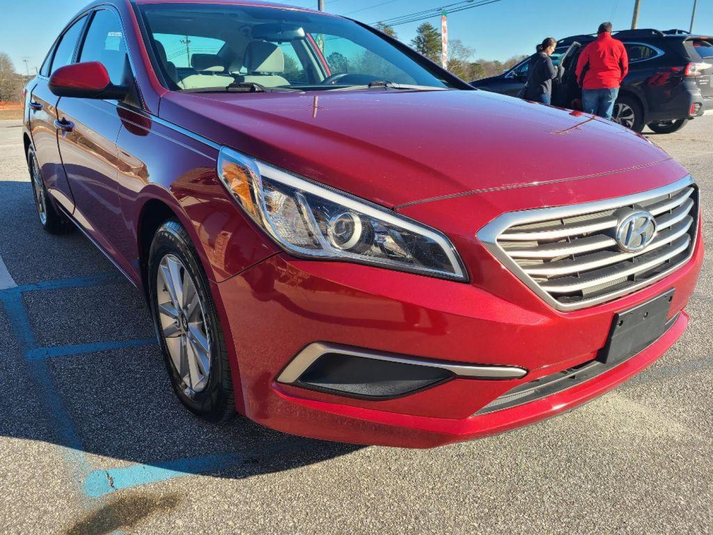 2016 RED HYUNDAI SONATA BASE (5NPE24AF7GH) with an 2.4L engine, Automatic transmission, located at 13640 E Wade Hampton Blvd, Greer, SC, 29651, (864) 848-4040, 34.950825, -82.197464 - Photo#3