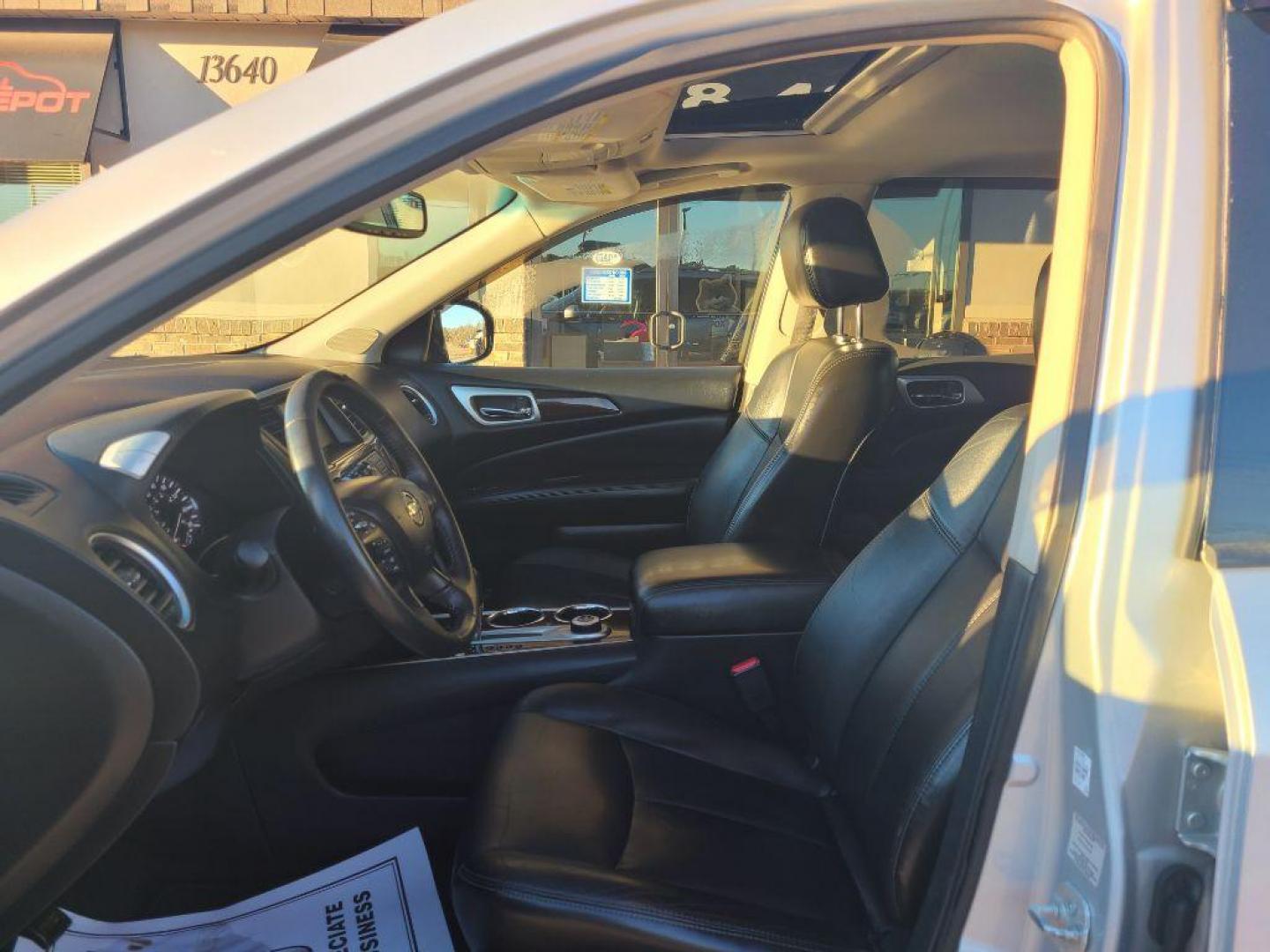 2013 SILVER NISSAN PATHFINDER SL (5N1AR2MM0DC) with an 3.5L engine, Continuously Variable transmission, located at 13640 E Wade Hampton Blvd, Greer, SC, 29651, (864) 848-4040, 34.950825, -82.197464 - Photo#9