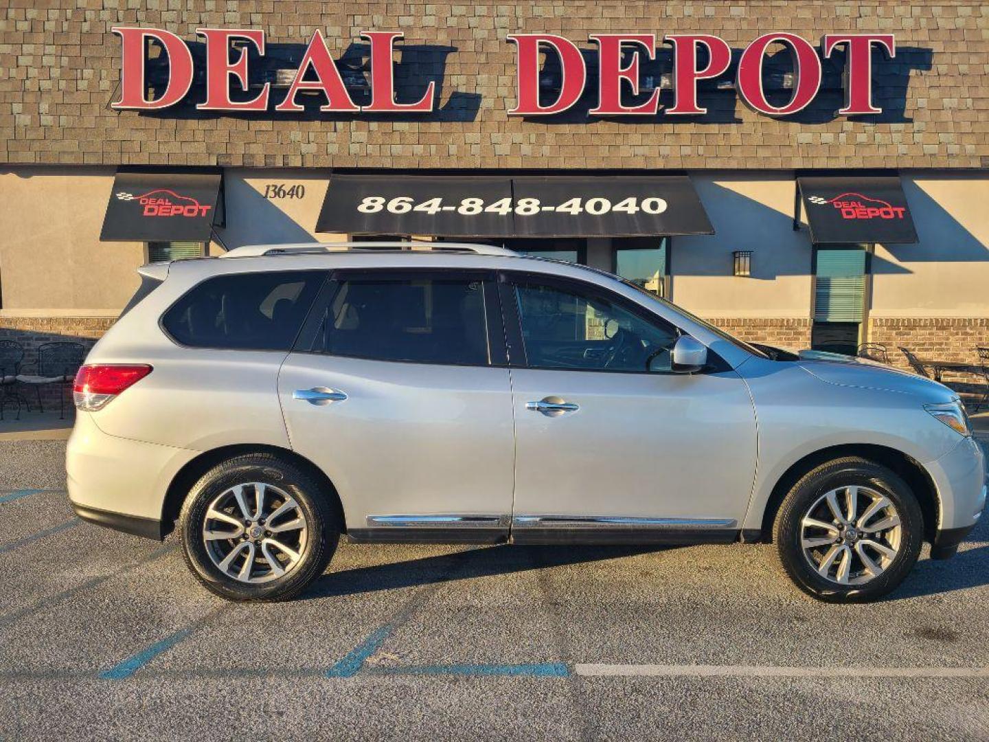 2013 SILVER NISSAN PATHFINDER SL (5N1AR2MM0DC) with an 3.5L engine, Continuously Variable transmission, located at 13640 E Wade Hampton Blvd, Greer, SC, 29651, (864) 848-4040, 34.950825, -82.197464 - Photo#14
