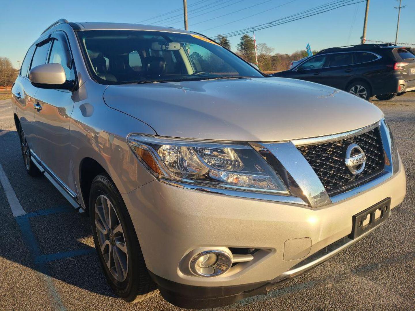 2013 SILVER NISSAN PATHFINDER SL (5N1AR2MM0DC) with an 3.5L engine, Continuously Variable transmission, located at 13640 E Wade Hampton Blvd, Greer, SC, 29651, (864) 848-4040, 34.950825, -82.197464 - Photo#3