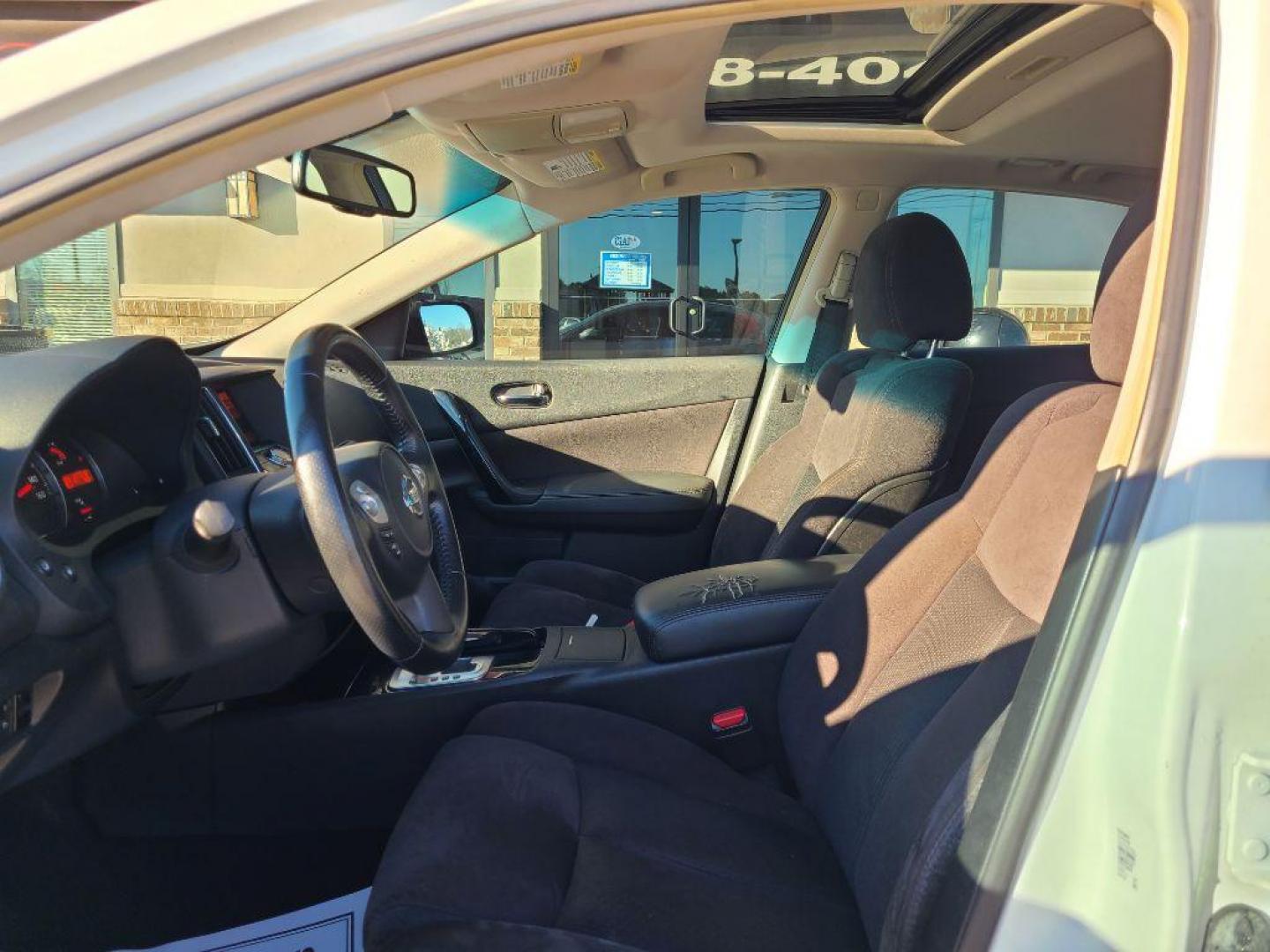 2011 WHITE NISSAN MAXIMA S (1N4AA5AP4BC) with an 3.5L engine, Automatic transmission, located at 13640 E Wade Hampton Blvd, Greer, SC, 29651, (864) 848-4040, 34.950825, -82.197464 - Photo#9