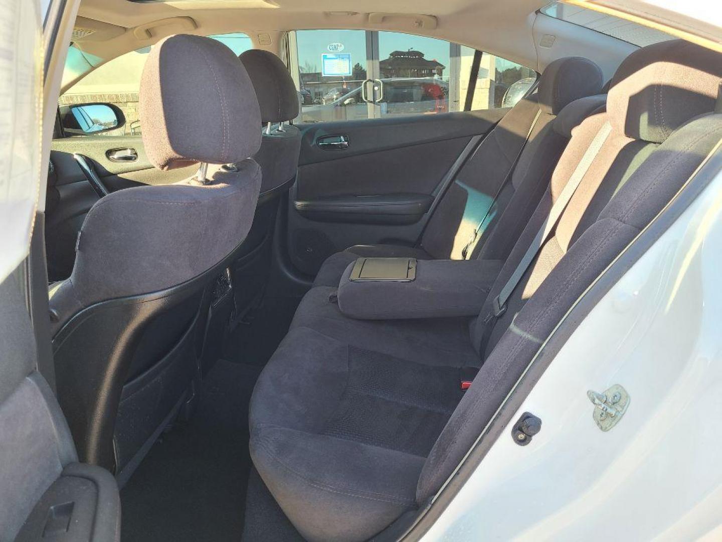 2011 WHITE NISSAN MAXIMA S (1N4AA5AP4BC) with an 3.5L engine, Automatic transmission, located at 13640 E Wade Hampton Blvd, Greer, SC, 29651, (864) 848-4040, 34.950825, -82.197464 - Photo#10