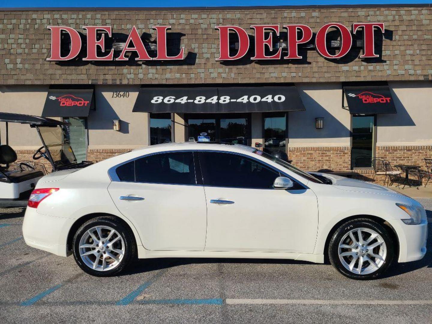 2011 WHITE NISSAN MAXIMA S (1N4AA5AP4BC) with an 3.5L engine, Automatic transmission, located at 13640 E Wade Hampton Blvd, Greer, SC, 29651, (864) 848-4040, 34.950825, -82.197464 - Photo#12
