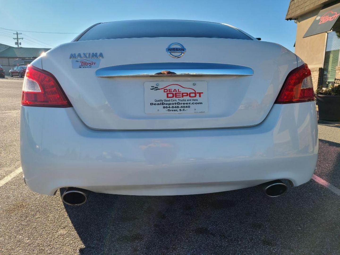 2011 WHITE NISSAN MAXIMA S (1N4AA5AP4BC) with an 3.5L engine, Automatic transmission, located at 13640 E Wade Hampton Blvd, Greer, SC, 29651, (864) 848-4040, 34.950825, -82.197464 - Photo#5