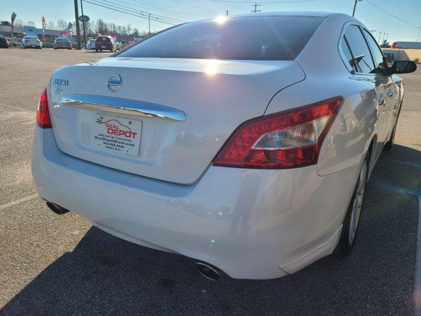 2011 WHITE NISSAN MAXIMA S (1N4AA5AP4BC) with an 3.5L engine, Automatic transmission, located at 13640 E Wade Hampton Blvd, Greer, SC, 29651, (864) 848-4040, 34.950825, -82.197464 - Photo#6