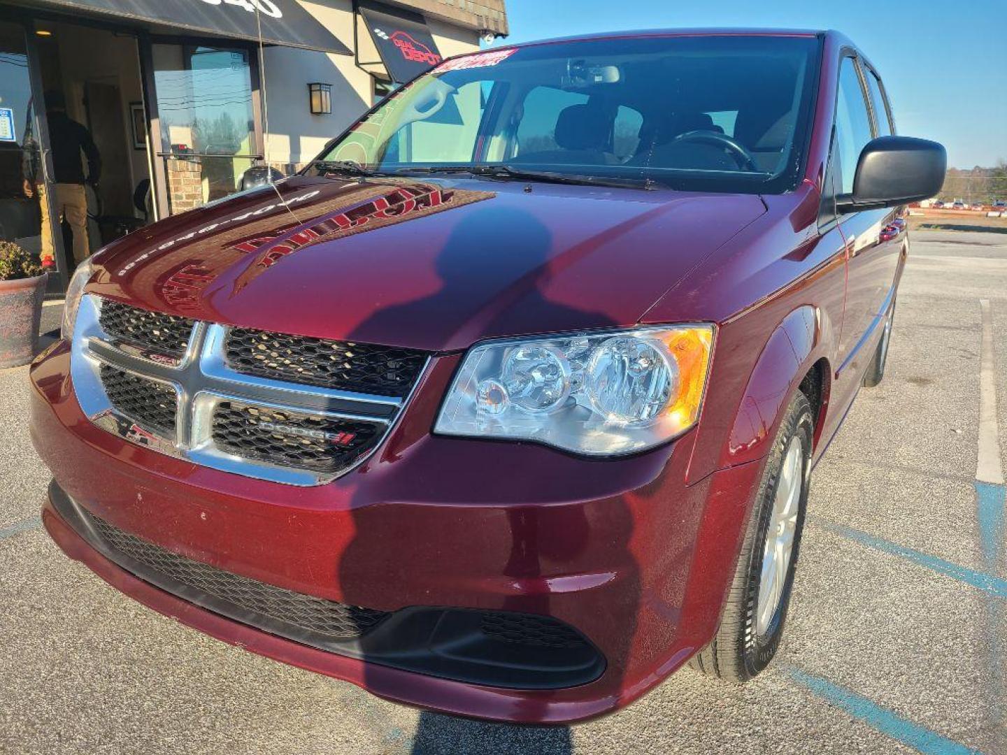 2017 RED DODGE GRAND CARAVAN SE (2C4RDGBG8HR) with an 3.6L engine, Automatic transmission, located at 13640 E Wade Hampton Blvd, Greer, SC, 29651, (864) 848-4040, 34.950825, -82.197464 - Photo#1