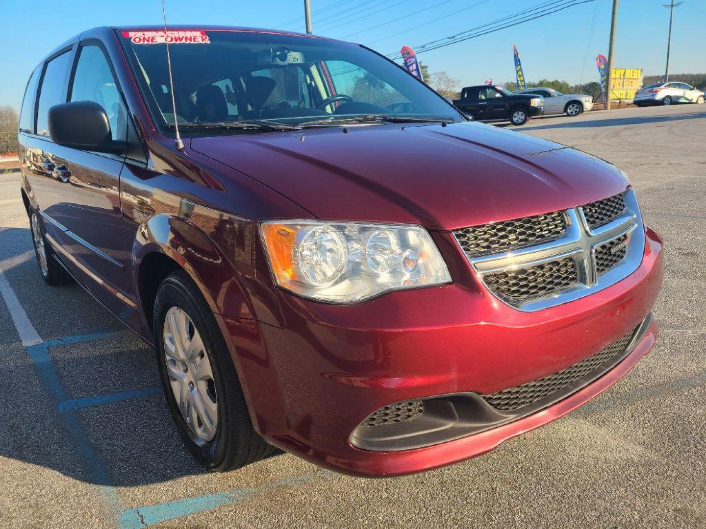 2017 RED DODGE GRAND CARAVAN SE (2C4RDGBG8HR) with an 3.6L engine, Automatic transmission, located at 13640 E Wade Hampton Blvd, Greer, SC, 29651, (864) 848-4040, 34.950825, -82.197464 - Photo#3
