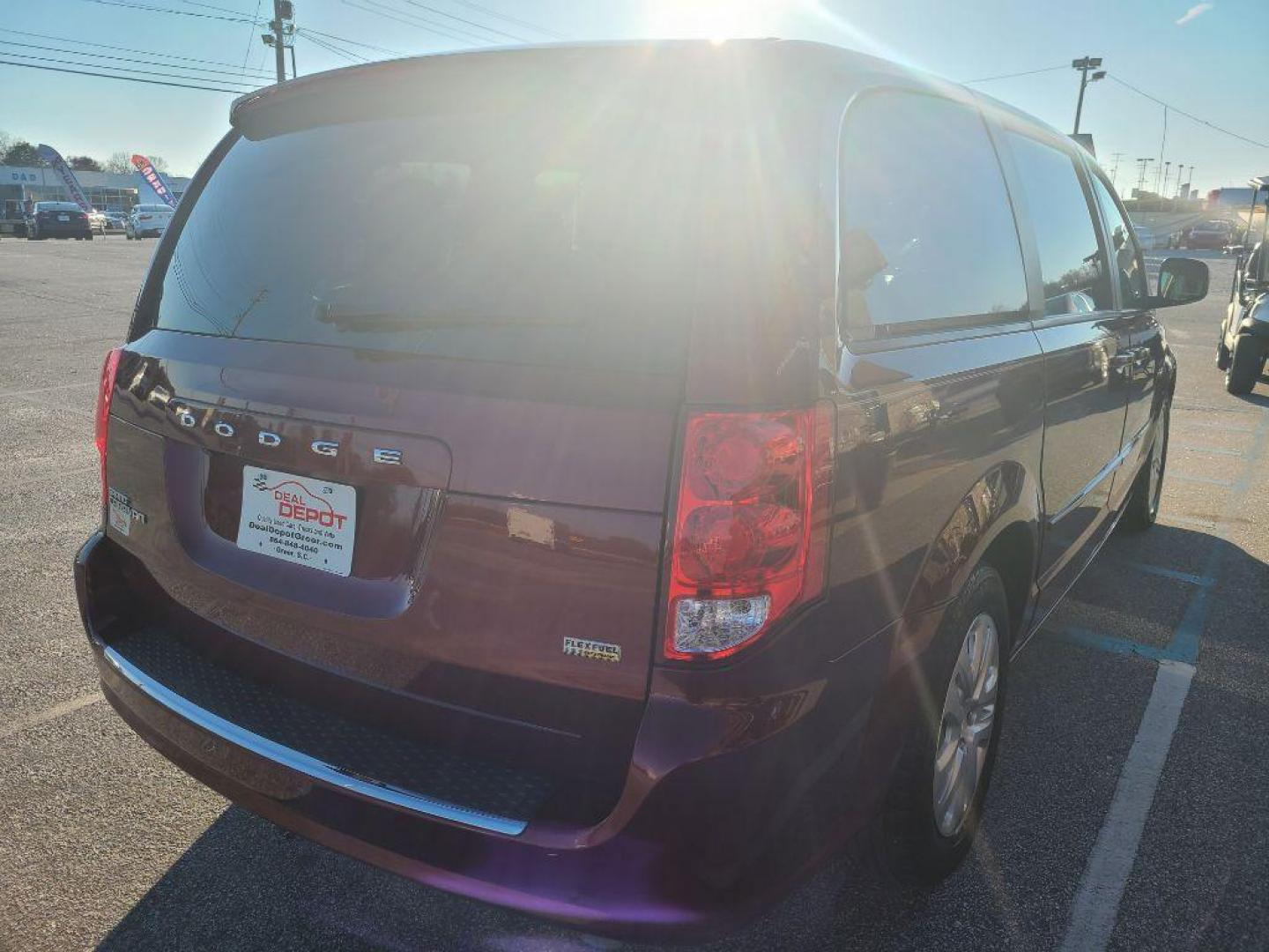 2017 RED DODGE GRAND CARAVAN SE (2C4RDGBG8HR) with an 3.6L engine, Automatic transmission, located at 13640 E Wade Hampton Blvd, Greer, SC, 29651, (864) 848-4040, 34.950825, -82.197464 - Photo#6