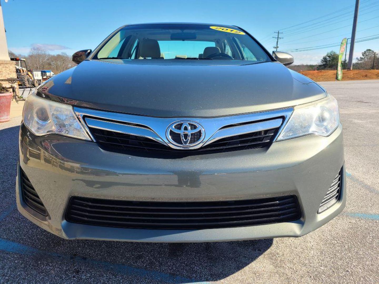 2012 GRAY TOYOTA CAMRY LE (4T4BF1FK7CR) with an 2.5L engine, Automatic transmission, located at 13640 E Wade Hampton Blvd, Greer, SC, 29651, (864) 848-4040, 34.950825, -82.197464 - Photo#2