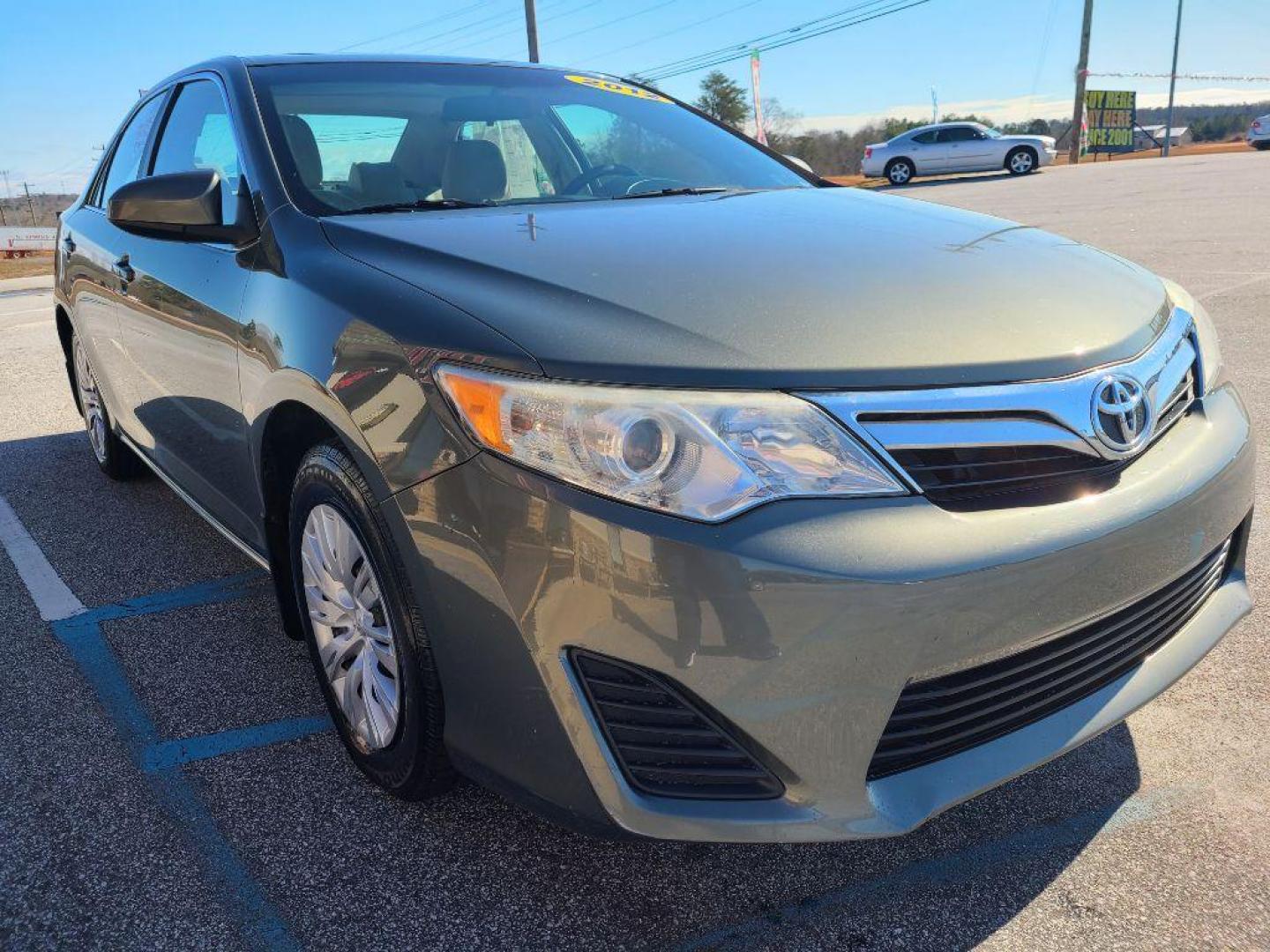 2012 GRAY TOYOTA CAMRY LE (4T4BF1FK7CR) with an 2.5L engine, Automatic transmission, located at 13640 E Wade Hampton Blvd, Greer, SC, 29651, (864) 848-4040, 34.950825, -82.197464 - Photo#3