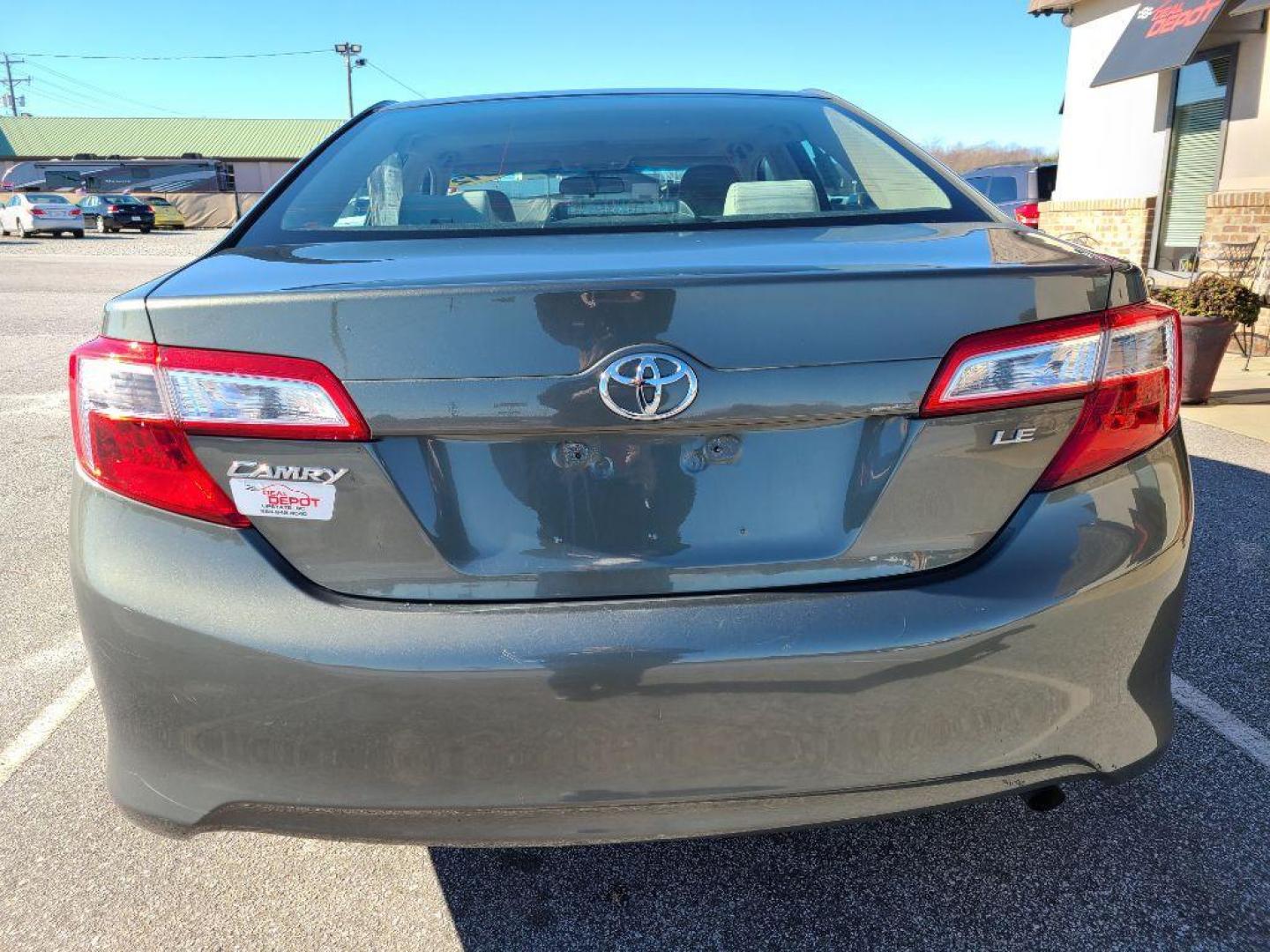2012 GRAY TOYOTA CAMRY LE (4T4BF1FK7CR) with an 2.5L engine, Automatic transmission, located at 13640 E Wade Hampton Blvd, Greer, SC, 29651, (864) 848-4040, 34.950825, -82.197464 - Photo#5