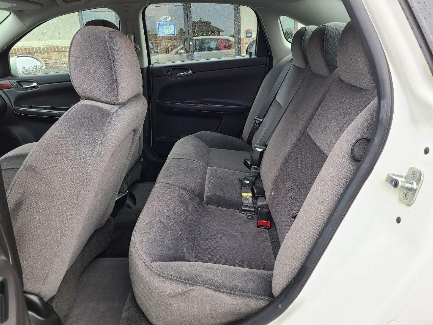 2008 WHITE CHEVROLET IMPALA LS (2G1WB58K689) with an 3.5L engine, Automatic transmission, located at 13640 E Wade Hampton Blvd, Greer, SC, 29651, (864) 848-4040, 34.950825, -82.197464 - Photo#10