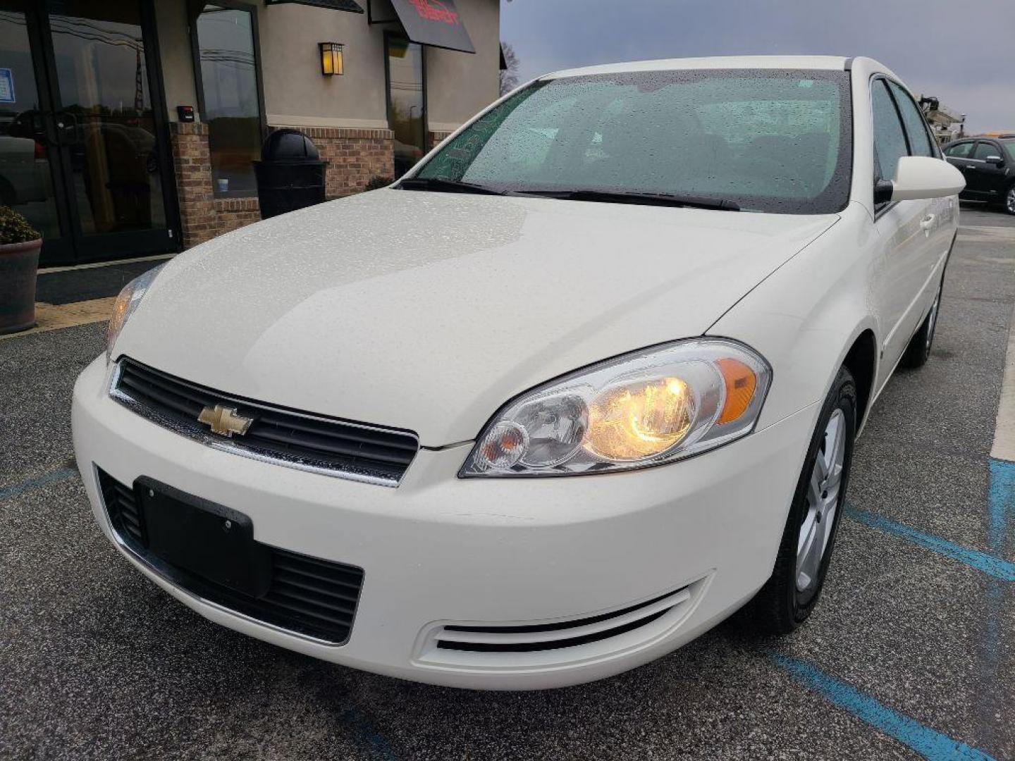 2008 WHITE CHEVROLET IMPALA LS (2G1WB58K689) with an 3.5L engine, Automatic transmission, located at 13640 E Wade Hampton Blvd, Greer, SC, 29651, (864) 848-4040, 34.950825, -82.197464 - Photo#1