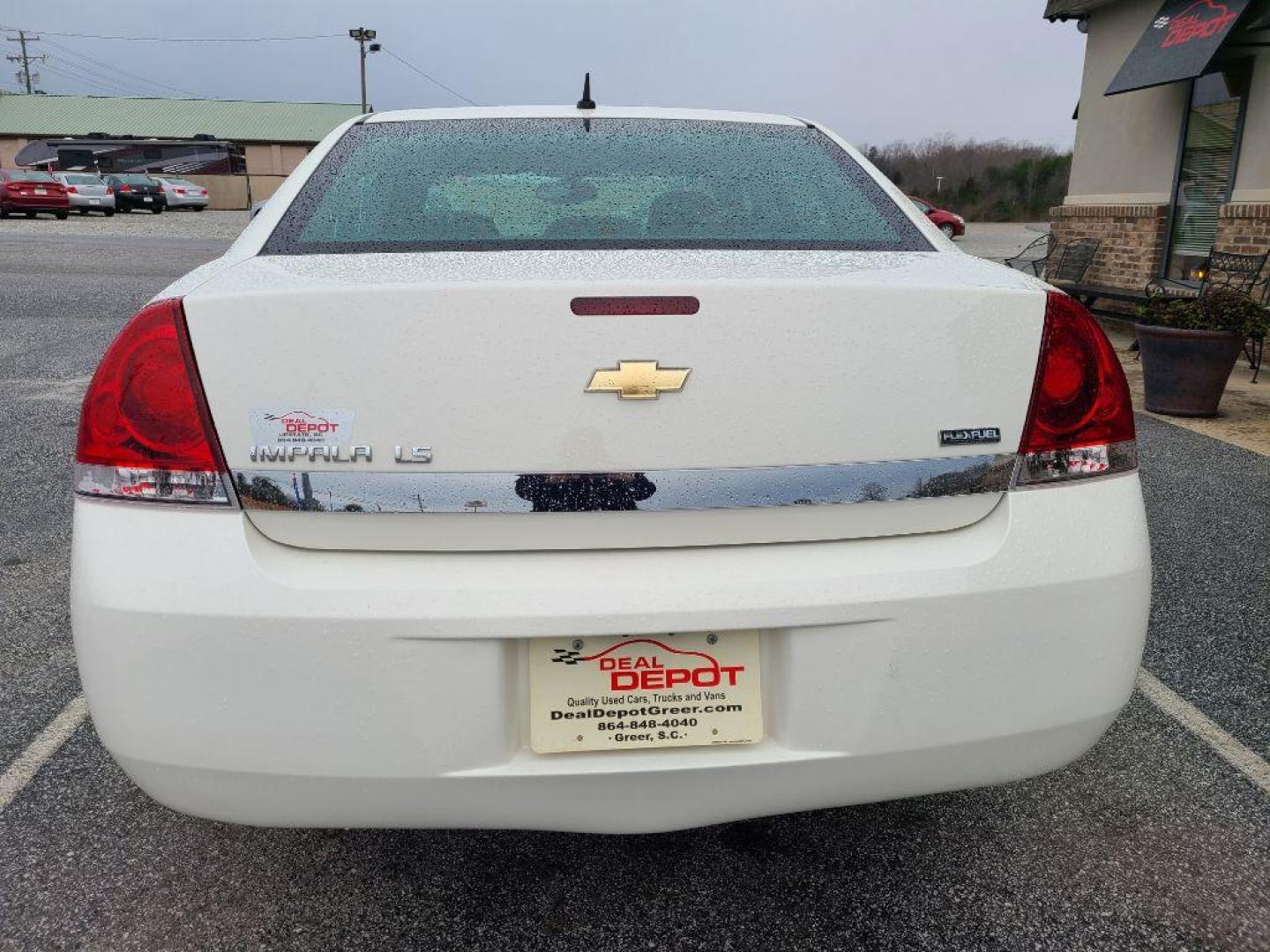2008 WHITE CHEVROLET IMPALA LS (2G1WB58K689) with an 3.5L engine, Automatic transmission, located at 13640 E Wade Hampton Blvd, Greer, SC, 29651, (864) 848-4040, 34.950825, -82.197464 - Photo#5