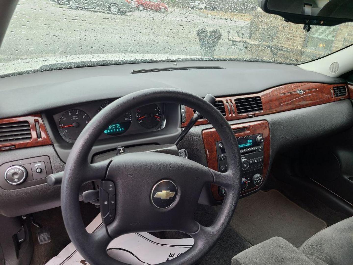 2008 WHITE CHEVROLET IMPALA LS (2G1WB58K689) with an 3.5L engine, Automatic transmission, located at 13640 E Wade Hampton Blvd, Greer, SC, 29651, (864) 848-4040, 34.950825, -82.197464 - Photo#8