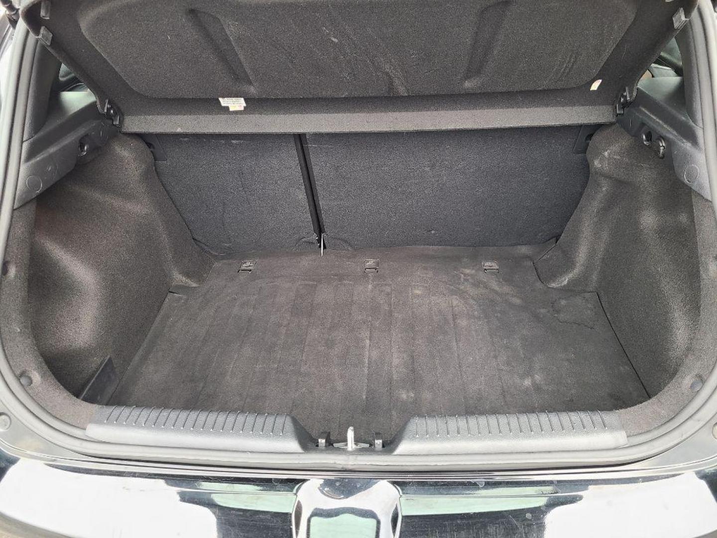 2016 BLACK HYUNDAI ELANTRA GT BASE (KMHD35LH2GU) with an 2.0L engine, 6-Speed Manual transmission, located at 13640 E Wade Hampton Blvd, Greer, SC, 29651, (864) 848-4040, 34.950825, -82.197464 - Photo#7