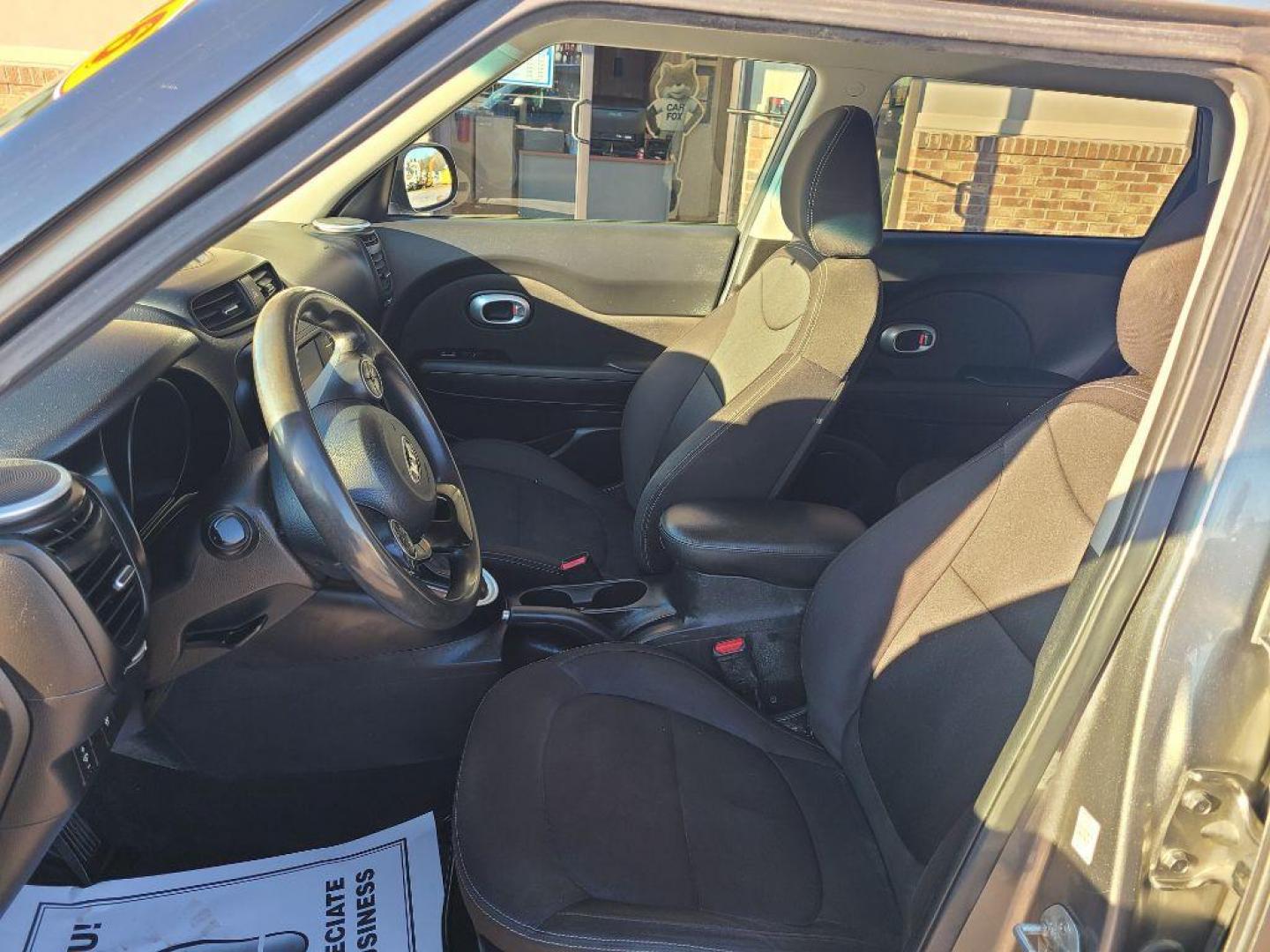 2016 GRAY KIA SOUL BASE (KNDJN2A2XG7) with an 1.6L engine, 6-Speed Manual transmission, located at 13640 E Wade Hampton Blvd, Greer, SC, 29651, (864) 848-4040, 34.950825, -82.197464 - Photo#9