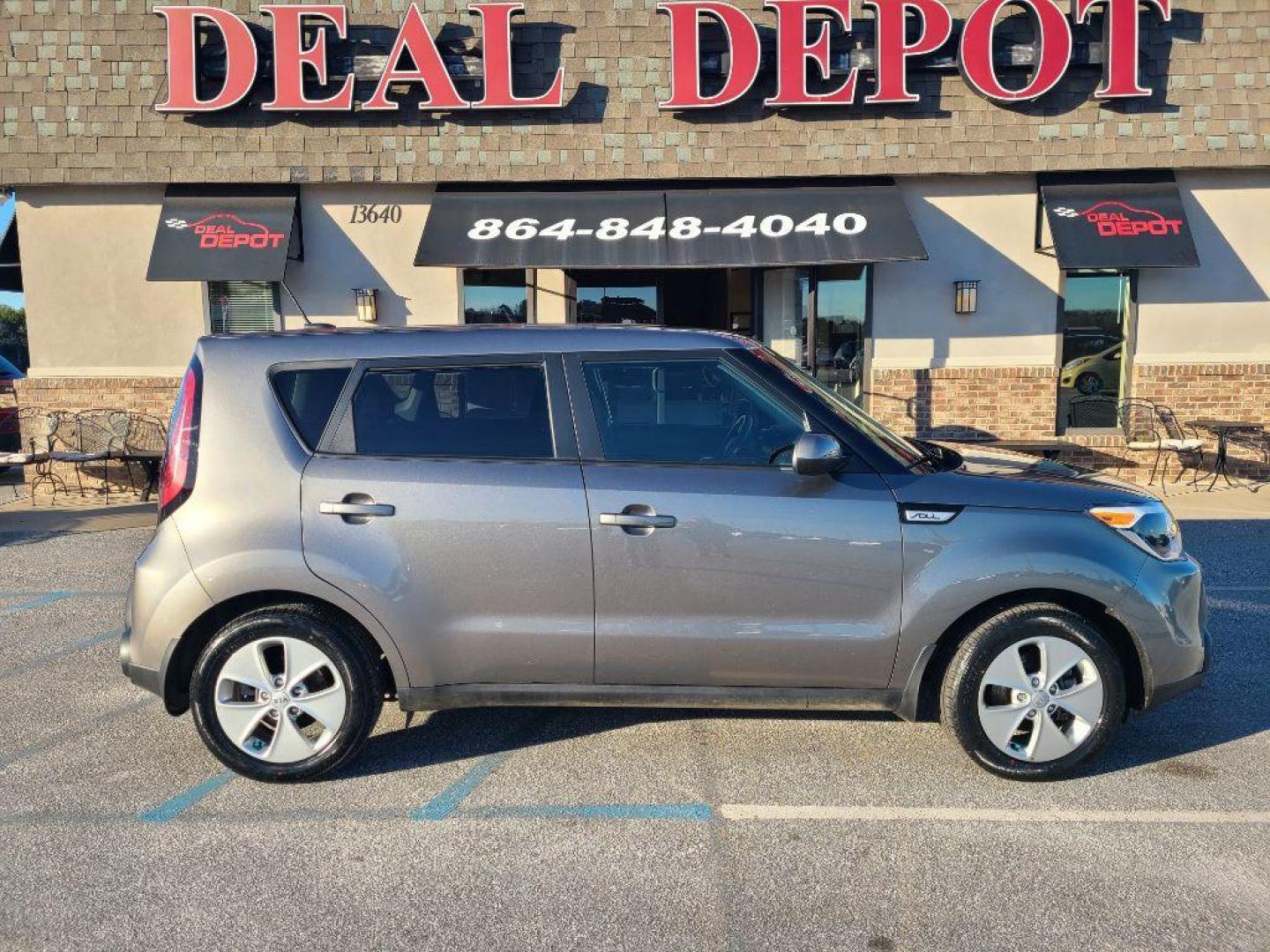 2016 GRAY KIA SOUL BASE (KNDJN2A2XG7) with an 1.6L engine, 6-Speed Manual transmission, located at 13640 E Wade Hampton Blvd, Greer, SC, 29651, (864) 848-4040, 34.950825, -82.197464 - Photo#13